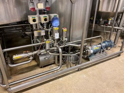 Översiktsbild av Alfa laval pneumatic valv and pump setup